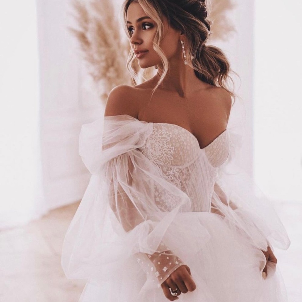 Alex Veil Greta Wedding Dress!